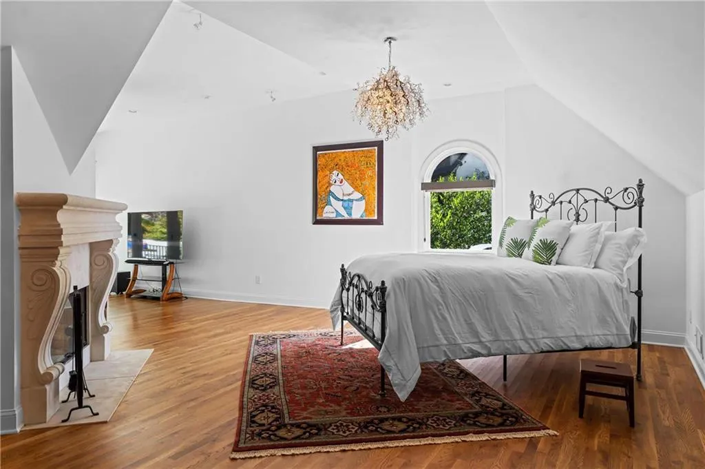 561 Peachtree Battle Avenue Nw, Atlanta, Georgia 30305, 4 Bedrooms Bedrooms, ,3 BathroomsBathrooms,Residential,For Sale,561 Peachtree Battle Avenue Nw,7678206