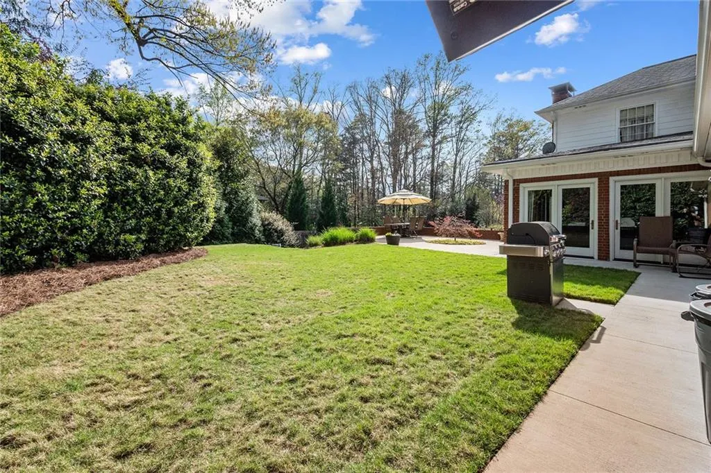 385 Riverhill Drive, Sandy Springs, Georgia 30328, 5 Bedrooms Bedrooms, ,4 BathroomsBathrooms,Residential,Sold,385 Riverhill Drive,6862452