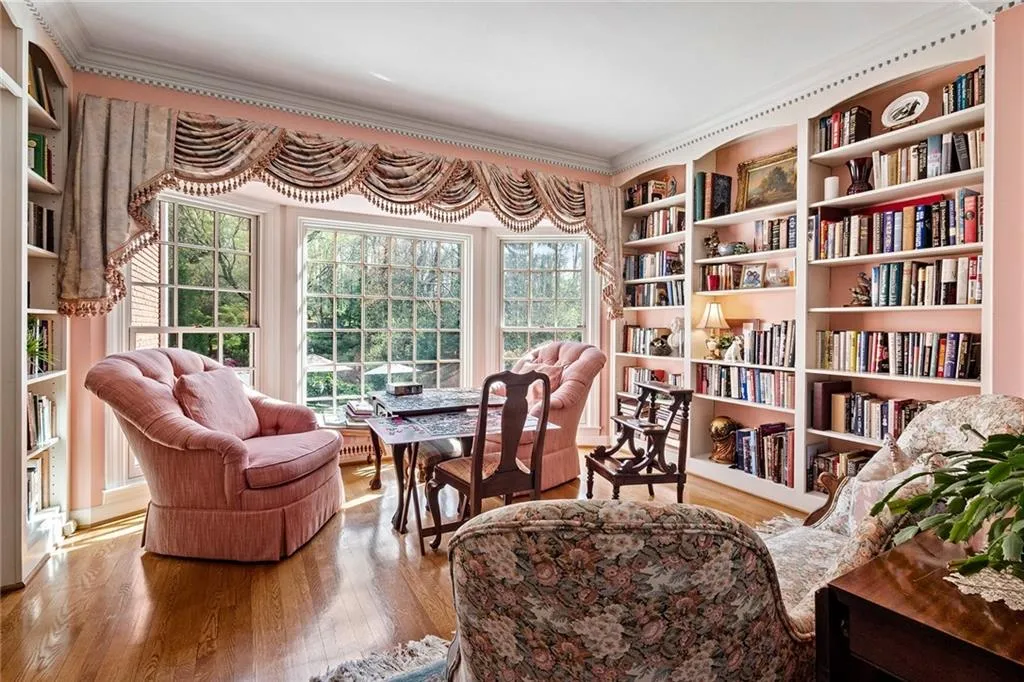 385 Riverhill Drive, Sandy Springs, Georgia 30328, 5 Bedrooms Bedrooms, ,4 BathroomsBathrooms,Residential,Sold,385 Riverhill Drive,6862452