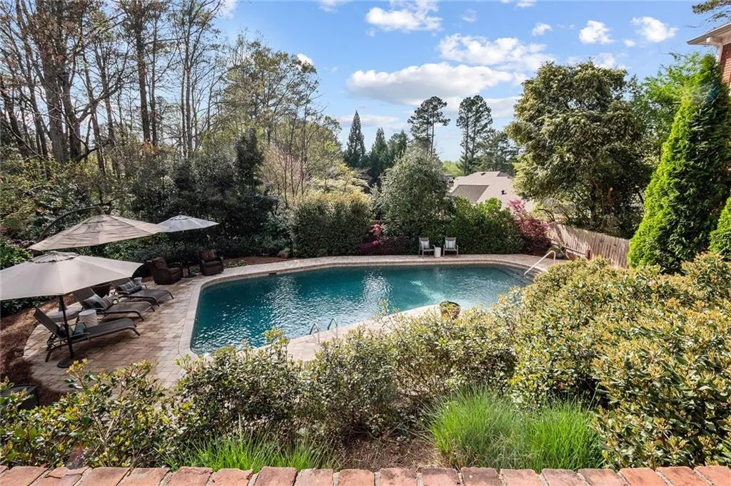 385 Riverhill Drive, Sandy Springs, Georgia 30328, 5 Bedrooms Bedrooms, ,4 BathroomsBathrooms,Residential,Sold,385 Riverhill Drive,6862452