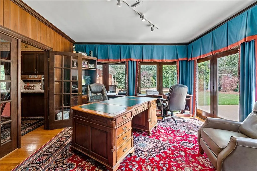 385 Riverhill Drive, Sandy Springs, Georgia 30328, 5 Bedrooms Bedrooms, ,4 BathroomsBathrooms,Residential,Sold,385 Riverhill Drive,6862452