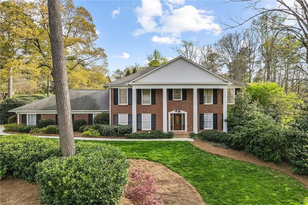 385 Riverhill Drive, Sandy Springs, Georgia 30328, 5 Bedrooms Bedrooms, ,4 BathroomsBathrooms,Residential,Sold,385 Riverhill Drive,6862452