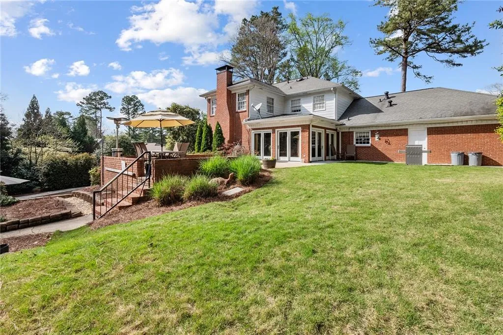 385 Riverhill Drive, Sandy Springs, Georgia 30328, 5 Bedrooms Bedrooms, ,4 BathroomsBathrooms,Residential,Sold,385 Riverhill Drive,6862452