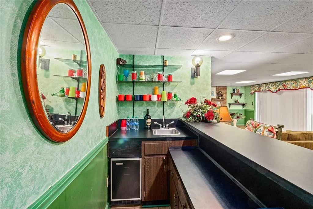 385 Riverhill Drive, Sandy Springs, Georgia 30328, 5 Bedrooms Bedrooms, ,4 BathroomsBathrooms,Residential,Sold,385 Riverhill Drive,6862452