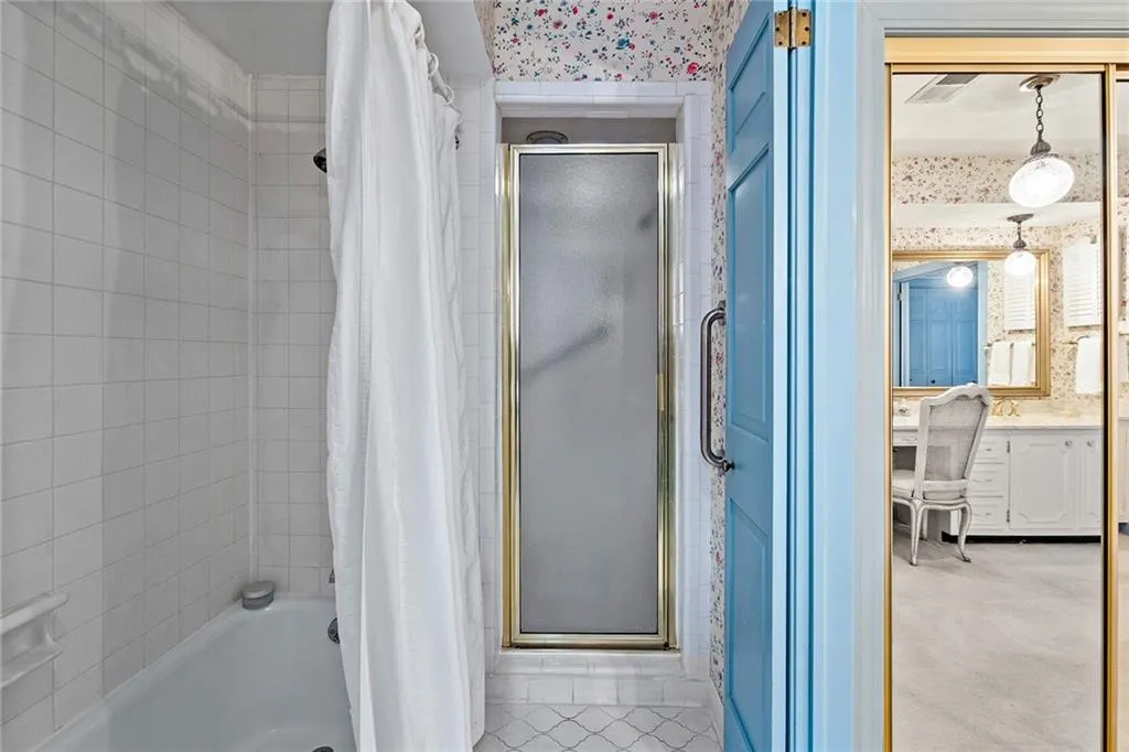 385 Riverhill Drive, Sandy Springs, Georgia 30328, 5 Bedrooms Bedrooms, ,4 BathroomsBathrooms,Residential,Sold,385 Riverhill Drive,6862452