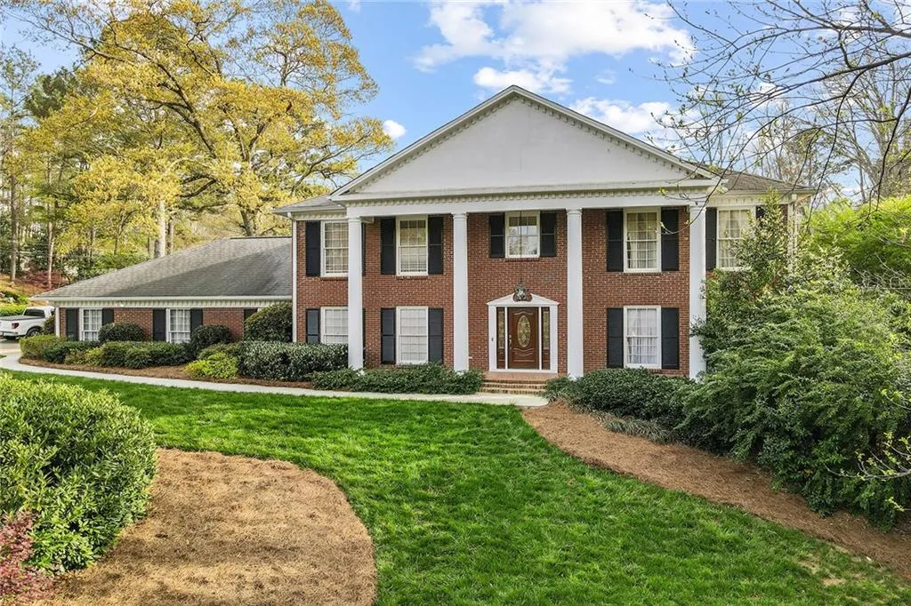 385 Riverhill Drive, Sandy Springs, Georgia 30328, 5 Bedrooms Bedrooms, ,4 BathroomsBathrooms,Residential,Sold,385 Riverhill Drive,6862452