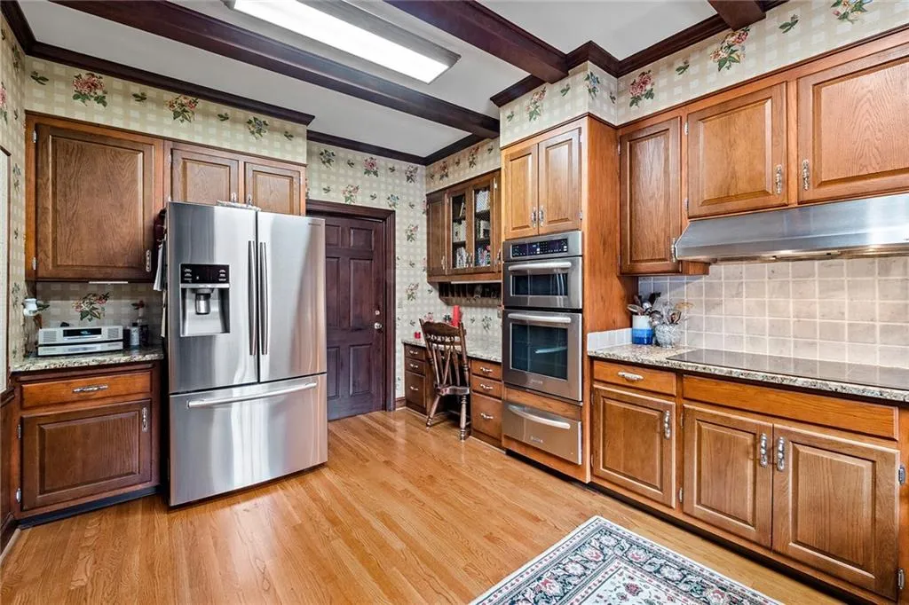 385 Riverhill Drive, Sandy Springs, Georgia 30328, 5 Bedrooms Bedrooms, ,4 BathroomsBathrooms,Residential,Sold,385 Riverhill Drive,6862452