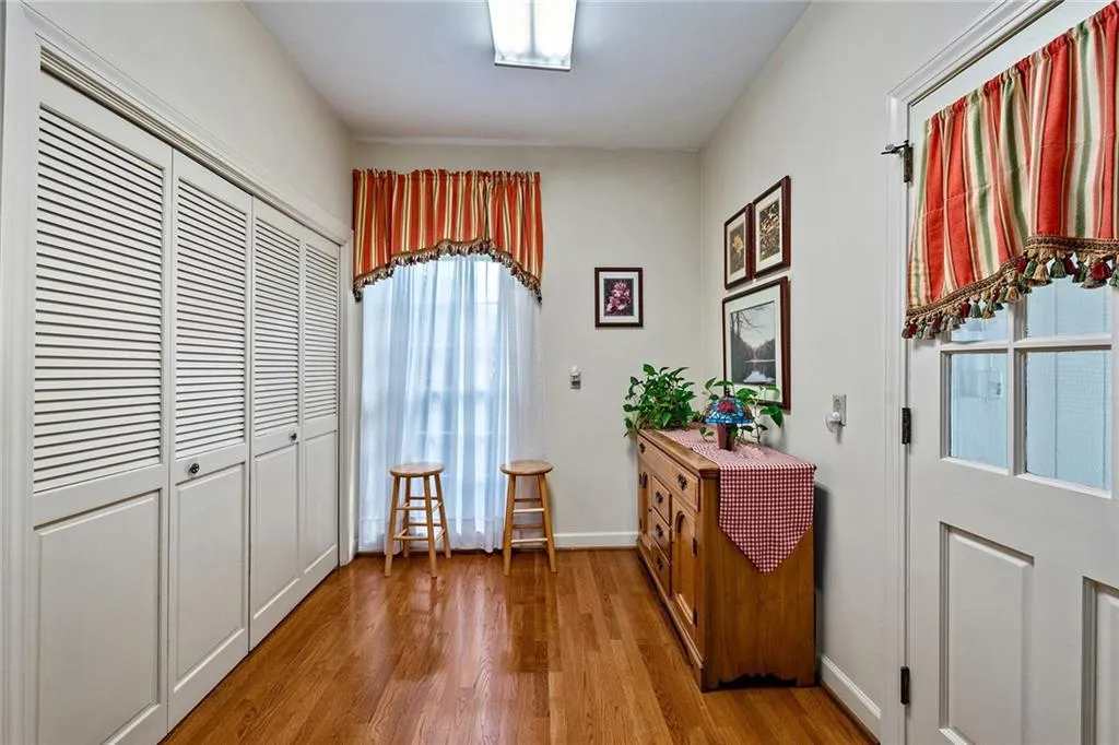 385 Riverhill Drive, Sandy Springs, Georgia 30328, 5 Bedrooms Bedrooms, ,4 BathroomsBathrooms,Residential,Sold,385 Riverhill Drive,6862452