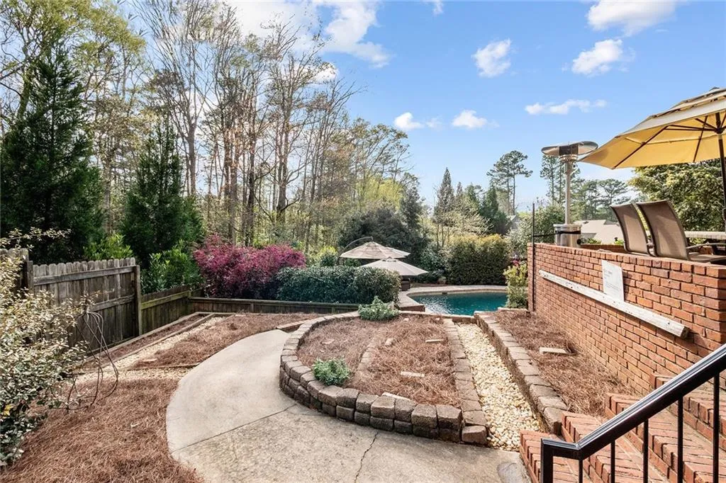 385 Riverhill Drive, Sandy Springs, Georgia 30328, 5 Bedrooms Bedrooms, ,4 BathroomsBathrooms,Residential,Sold,385 Riverhill Drive,6862452