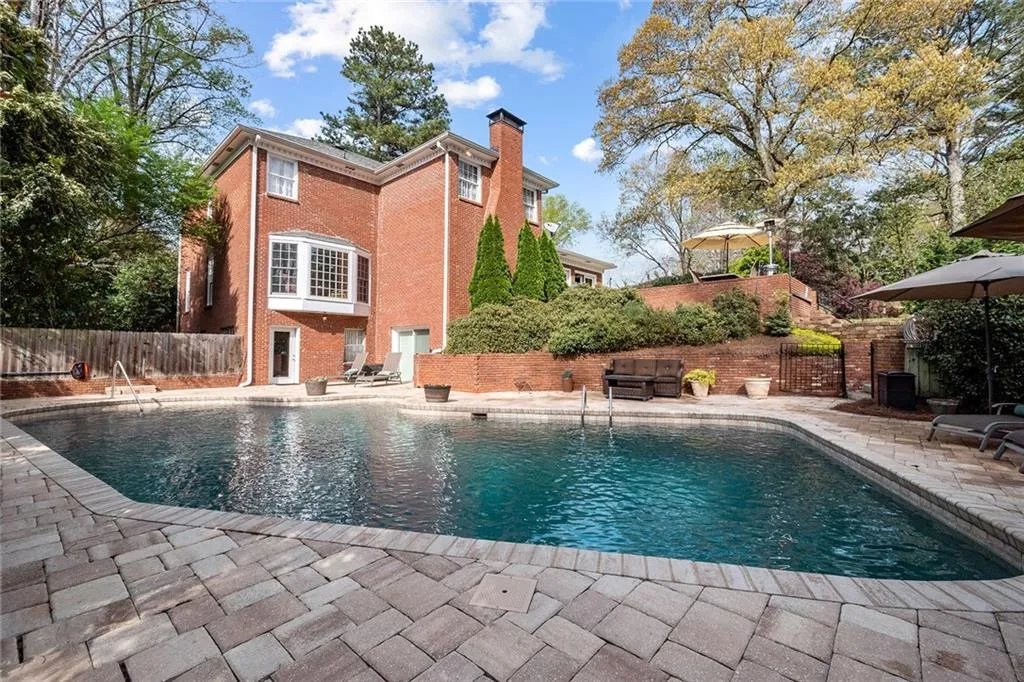 385 Riverhill Drive, Sandy Springs, Georgia 30328, 5 Bedrooms Bedrooms, ,4 BathroomsBathrooms,Residential,Sold,385 Riverhill Drive,6862452