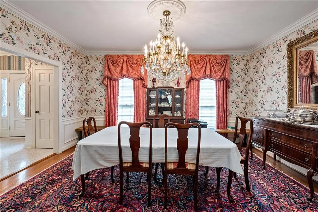 385 Riverhill Drive, Sandy Springs, Georgia 30328, 5 Bedrooms Bedrooms, ,4 BathroomsBathrooms,Residential,Sold,385 Riverhill Drive,6862452