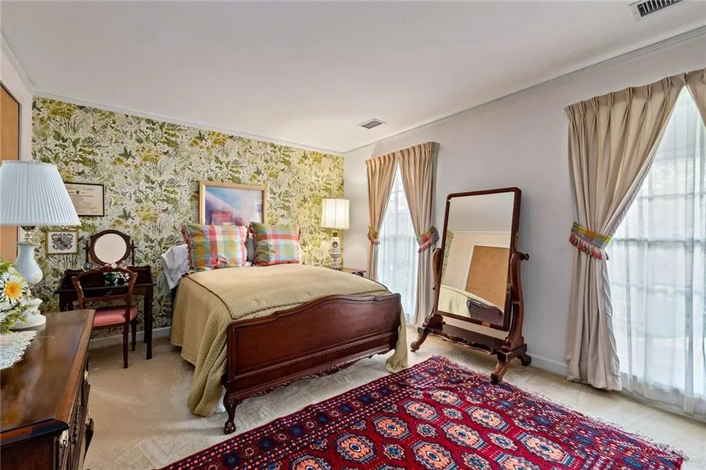 385 Riverhill Drive, Sandy Springs, Georgia 30328, 5 Bedrooms Bedrooms, ,4 BathroomsBathrooms,Residential,Sold,385 Riverhill Drive,6862452