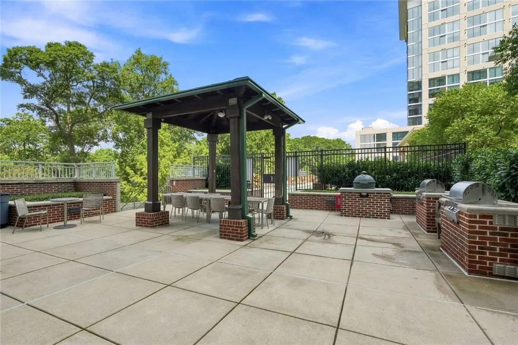 Grilling and dining area.