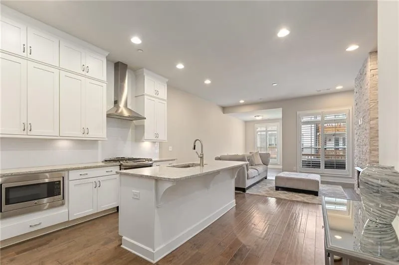 4234 Deming Circle, Sandy Springs, Georgia 30342, 3 Bedrooms Bedrooms, ,3 BathroomsBathrooms,Residential,Sold,4234 Deming Circle,6674228