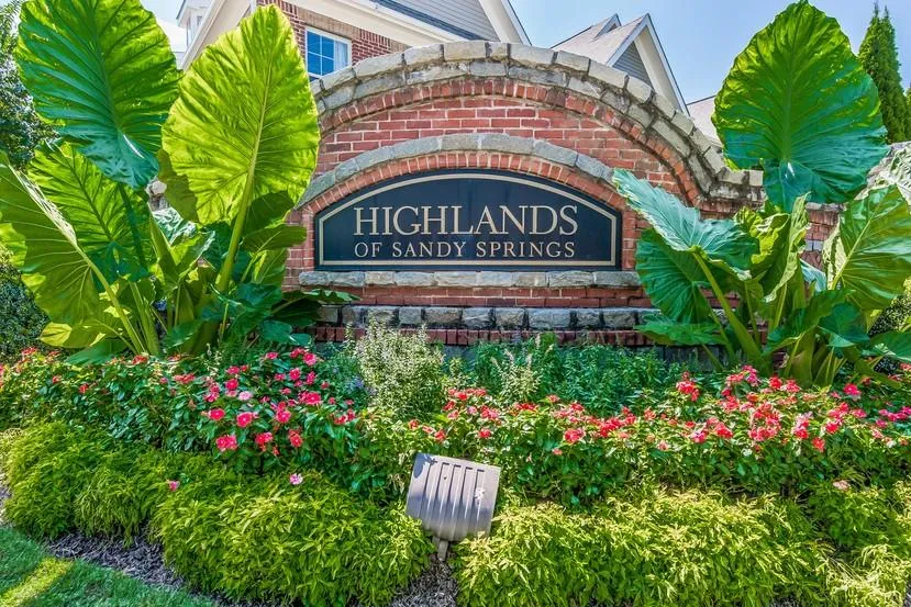 7620 Highland Bluff Drive, Sandy Springs, Georgia 30328, 3 Bedrooms Bedrooms, ,2 BathroomsBathrooms,Residential,Sold,7620 Highland Bluff Drive,6680459