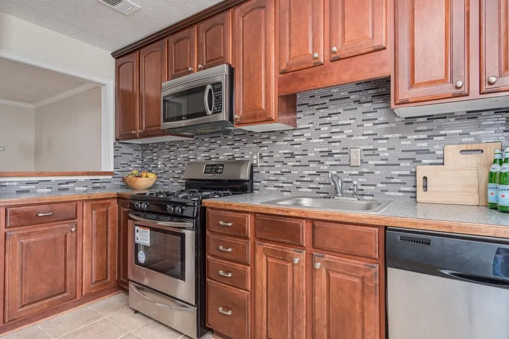 906 Woodcliff Drive, Sandy Springs, Georgia 30350, 2 Bedrooms Bedrooms, ,2 BathroomsBathrooms,Residential,Sold,906 Woodcliff Drive,6686191