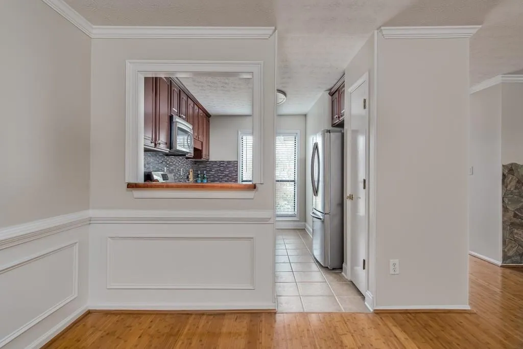 906 Woodcliff Drive, Sandy Springs, Georgia 30350, 2 Bedrooms Bedrooms, ,2 BathroomsBathrooms,Residential,Sold,906 Woodcliff Drive,6686191