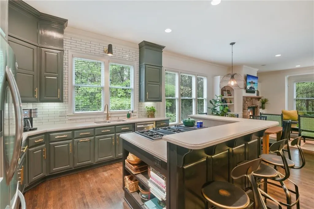 135 High Point Walk, Atlanta, Georgia 30342, 4 Bedrooms Bedrooms, ,3 BathroomsBathrooms,Residential,Sold,135 High Point Walk,7553473