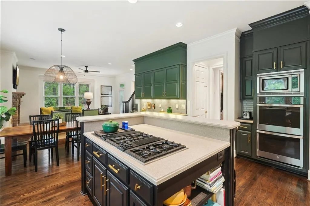 135 High Point Walk, Atlanta, Georgia 30342, 4 Bedrooms Bedrooms, ,3 BathroomsBathrooms,Residential,Sold,135 High Point Walk,7553473