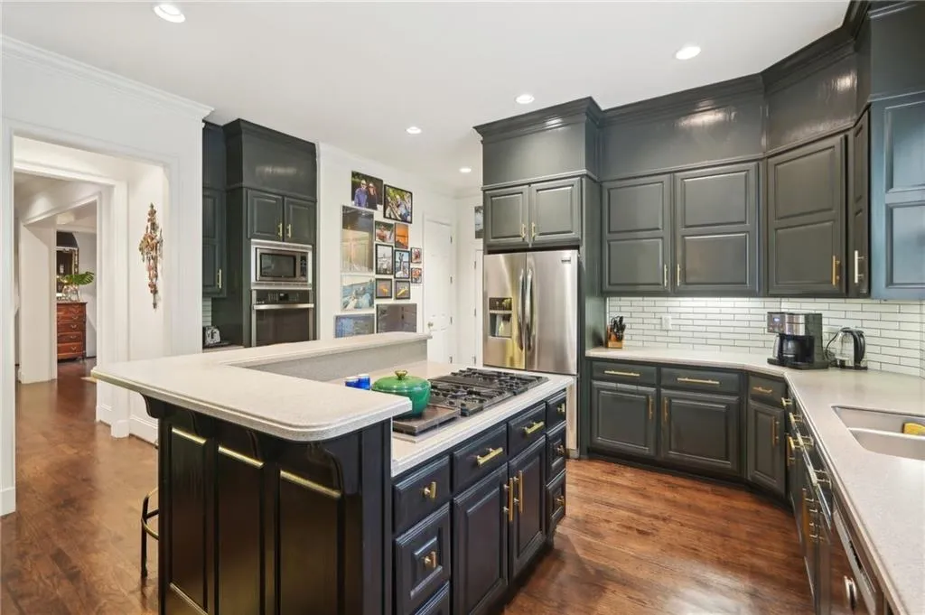 135 High Point Walk, Atlanta, Georgia 30342, 4 Bedrooms Bedrooms, ,3 BathroomsBathrooms,Residential,Sold,135 High Point Walk,7553473