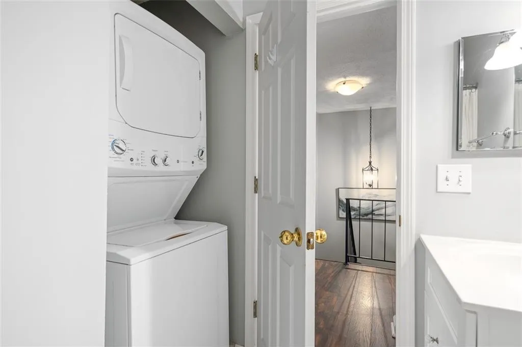 3663 Essex Avenue Unit 29, Atlanta, Georgia 30339, 3 Bedrooms Bedrooms, ,2 BathroomsBathrooms,Residential,For Sale,3663 Essex Avenue Unit 29,7579130