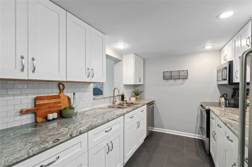 3663 Essex Avenue Unit 29, Atlanta, Georgia 30339, 3 Bedrooms Bedrooms, ,2 BathroomsBathrooms,Residential,For Sale,3663 Essex Avenue Unit 29,7579130