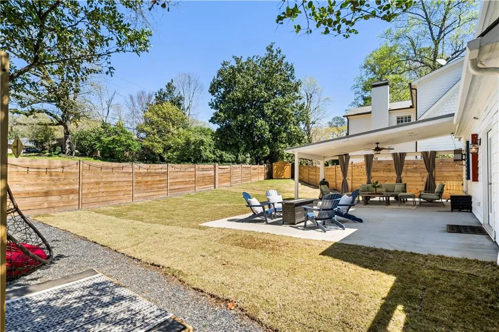396 Carolwood Lane, Atlanta, Georgia 30342, 3 Bedrooms Bedrooms, ,2 BathroomsBathrooms,Residential,Sold,396 Carolwood Lane,7027359