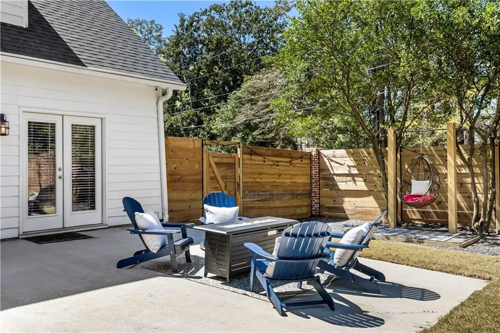 396 Carolwood Lane, Atlanta, Georgia 30342, 3 Bedrooms Bedrooms, ,2 BathroomsBathrooms,Residential,Sold,396 Carolwood Lane,7027359