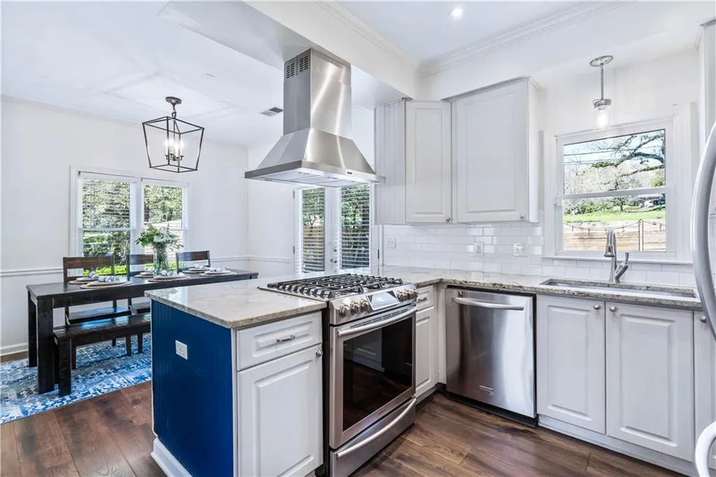 396 Carolwood Lane, Atlanta, Georgia 30342, 3 Bedrooms Bedrooms, ,2 BathroomsBathrooms,Residential,Sold,396 Carolwood Lane,7027359