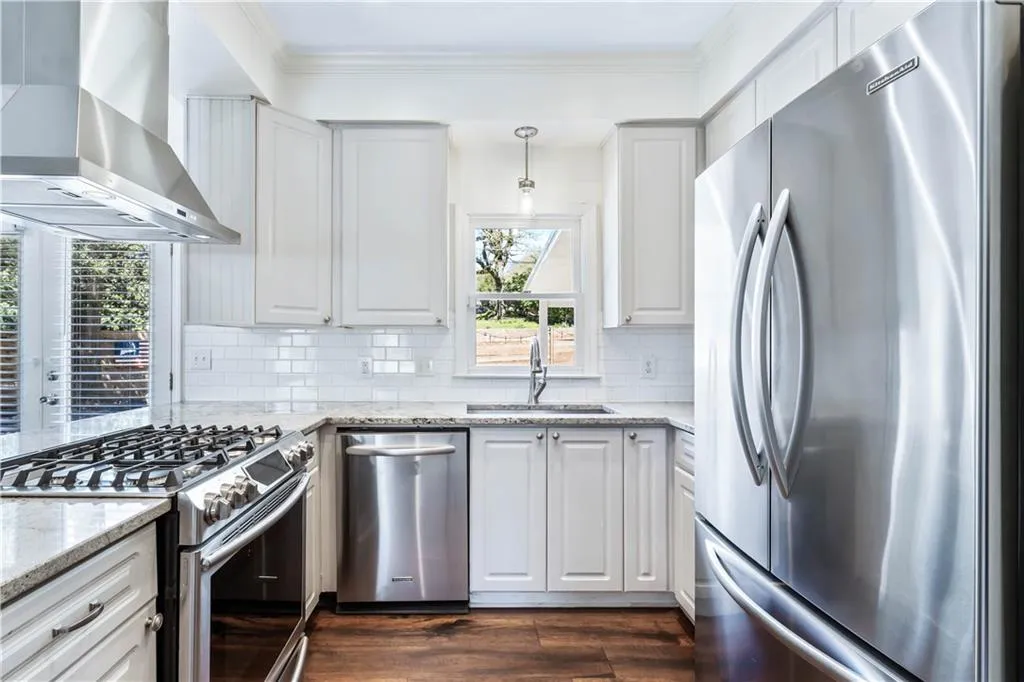 396 Carolwood Lane, Atlanta, Georgia 30342, 3 Bedrooms Bedrooms, ,2 BathroomsBathrooms,Residential,Sold,396 Carolwood Lane,7027359