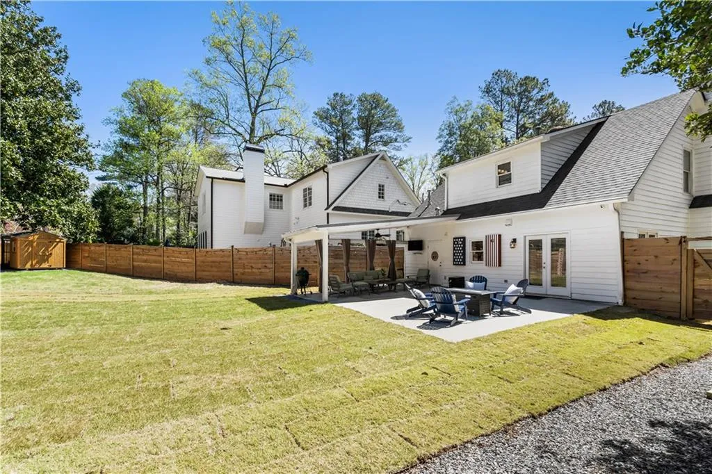 396 Carolwood Lane, Atlanta, Georgia 30342, 3 Bedrooms Bedrooms, ,2 BathroomsBathrooms,Residential,Sold,396 Carolwood Lane,7027359
