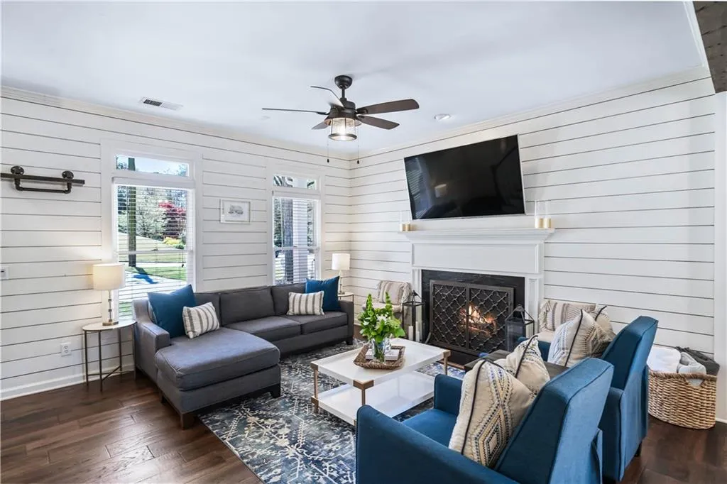 396 Carolwood Lane, Atlanta, Georgia 30342, 3 Bedrooms Bedrooms, ,2 BathroomsBathrooms,Residential,Sold,396 Carolwood Lane,7027359