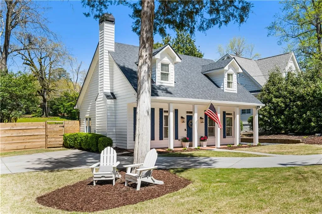 396 Carolwood Lane, Atlanta, Georgia 30342, 3 Bedrooms Bedrooms, ,2 BathroomsBathrooms,Residential,Sold,396 Carolwood Lane,7027359