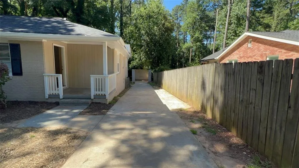 2702 Loghaven Drive Nw, Atlanta, Georgia 30318, 4 Bedrooms Bedrooms, ,2 BathroomsBathrooms,Residential,For Sale,2702 Loghaven Drive Nw,7615682