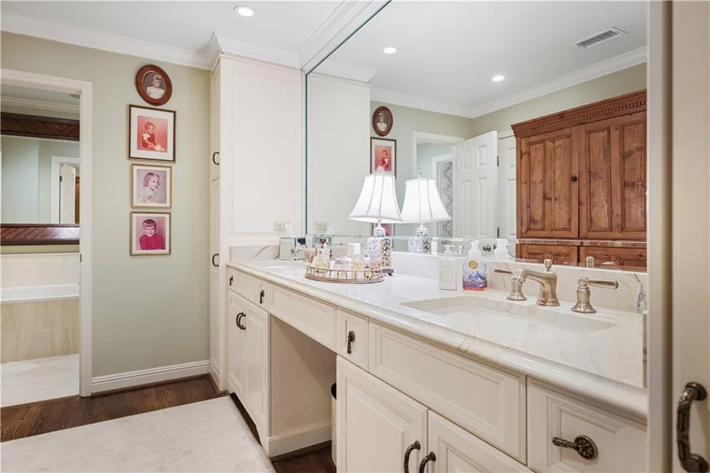 45 Paces West Drive Nw, Atlanta, Georgia 30327, 3 Bedrooms Bedrooms, ,2 BathroomsBathrooms,Residential,For Sale,45 Paces West Drive Nw,7646937