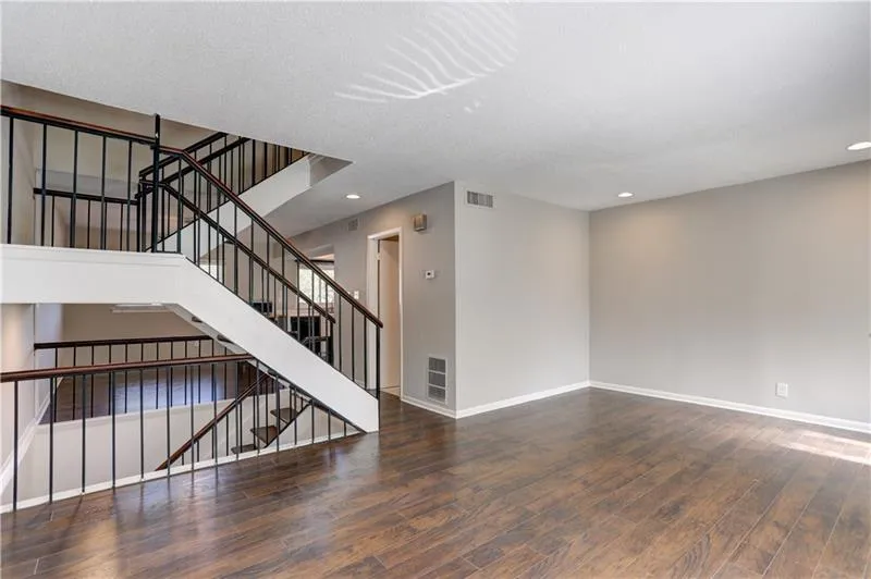 7360 Cardigan Circle, Sandy Springs, Georgia 30328, 3 Bedrooms Bedrooms, ,3 BathroomsBathrooms,Residential,Sold,7360 Cardigan Circle,6635916
