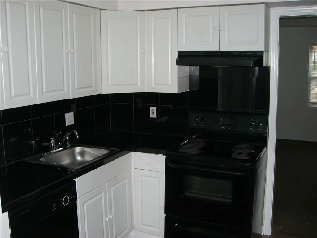 355 Winding River Drive Unit F, Sandy Springs, Georgia 30350, 3 Bedrooms Bedrooms, ,2 BathroomsBathrooms,Residential,Sold,355 Winding River Drive Unit F,5650521