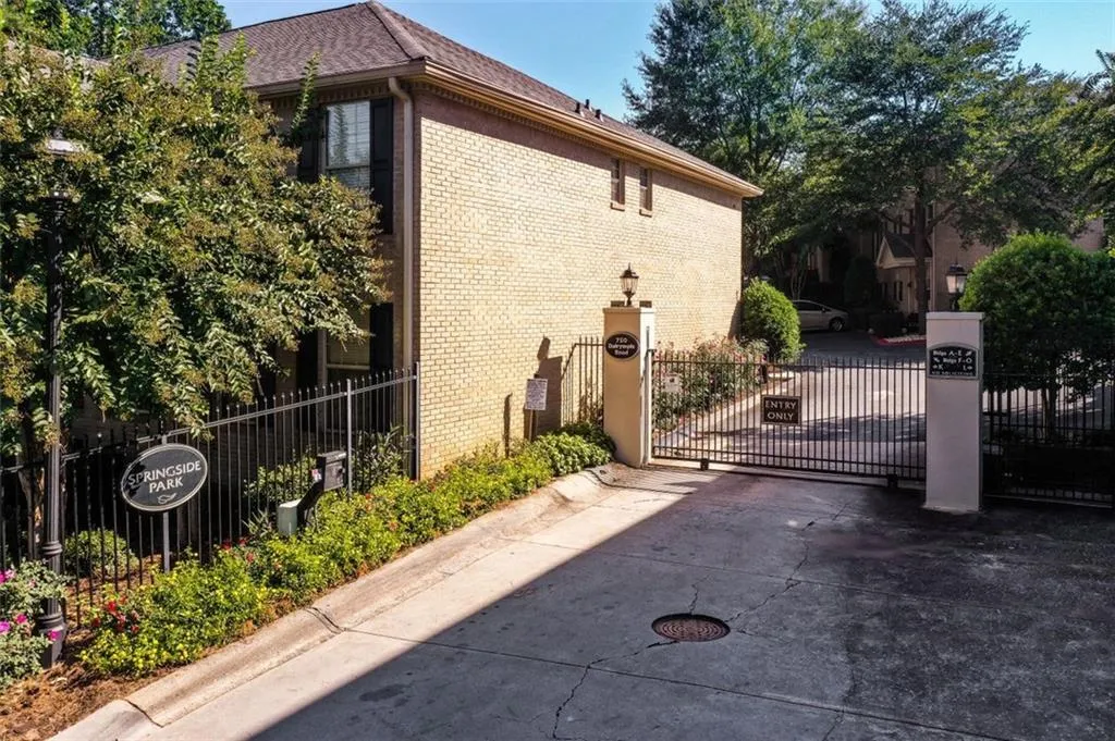 750 Dalrymple Road Unit A2, Atlanta, Georgia 30328, 2 Bedrooms Bedrooms, ,2 BathroomsBathrooms,Residential,Sold,750 Dalrymple Road Unit A2,6951055