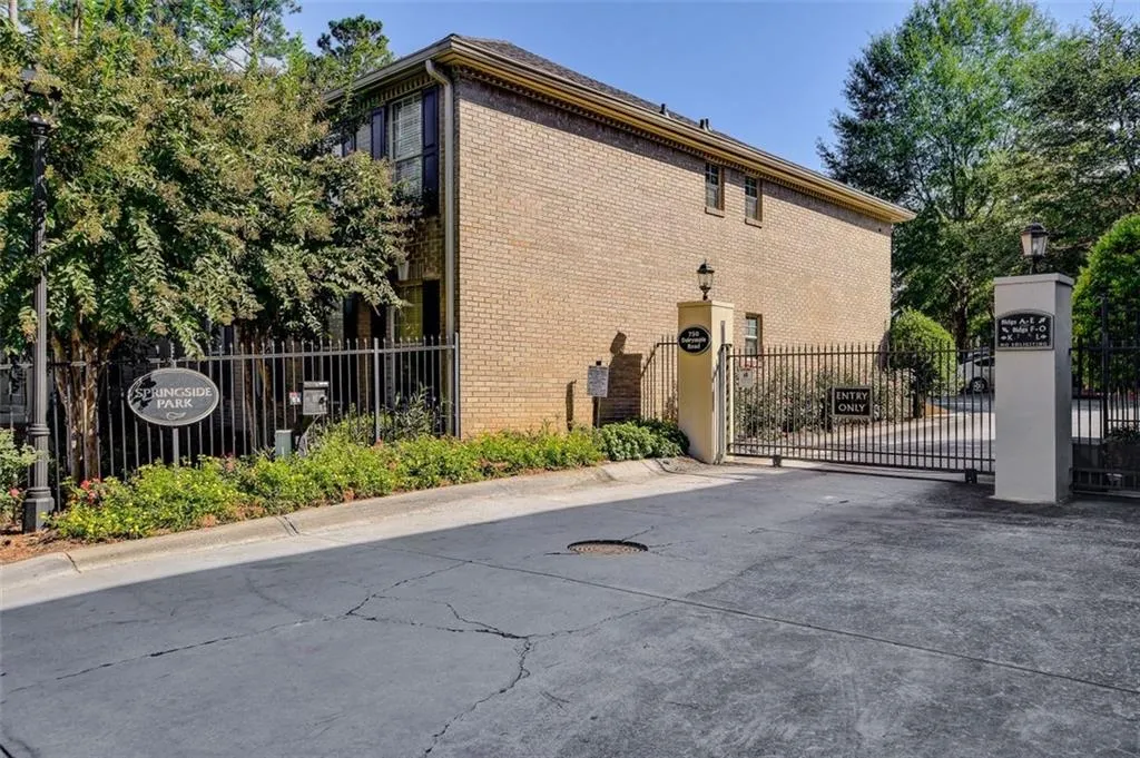 750 Dalrymple Road Unit A2, Atlanta, Georgia 30328, 2 Bedrooms Bedrooms, ,2 BathroomsBathrooms,Residential,Sold,750 Dalrymple Road Unit A2,6951055
