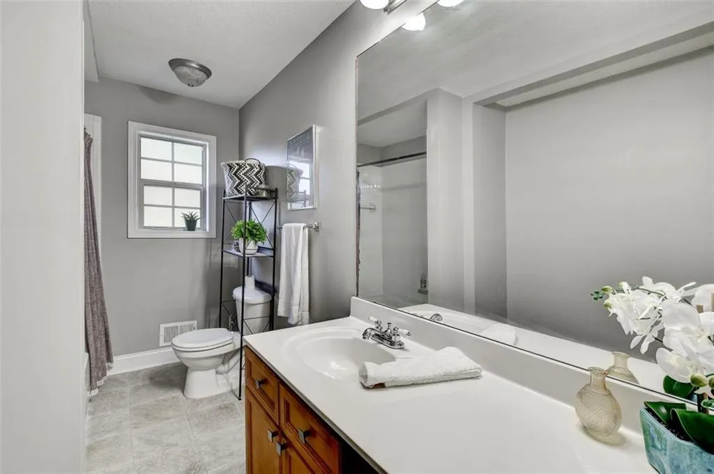 750 Dalrymple Road Unit A2, Atlanta, Georgia 30328, 2 Bedrooms Bedrooms, ,2 BathroomsBathrooms,Residential,Sold,750 Dalrymple Road Unit A2,6951055