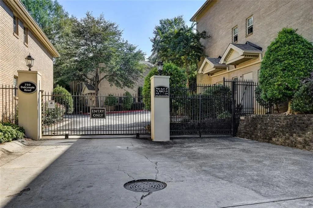 750 Dalrymple Road Unit A2, Atlanta, Georgia 30328, 2 Bedrooms Bedrooms, ,2 BathroomsBathrooms,Residential,Sold,750 Dalrymple Road Unit A2,6951055