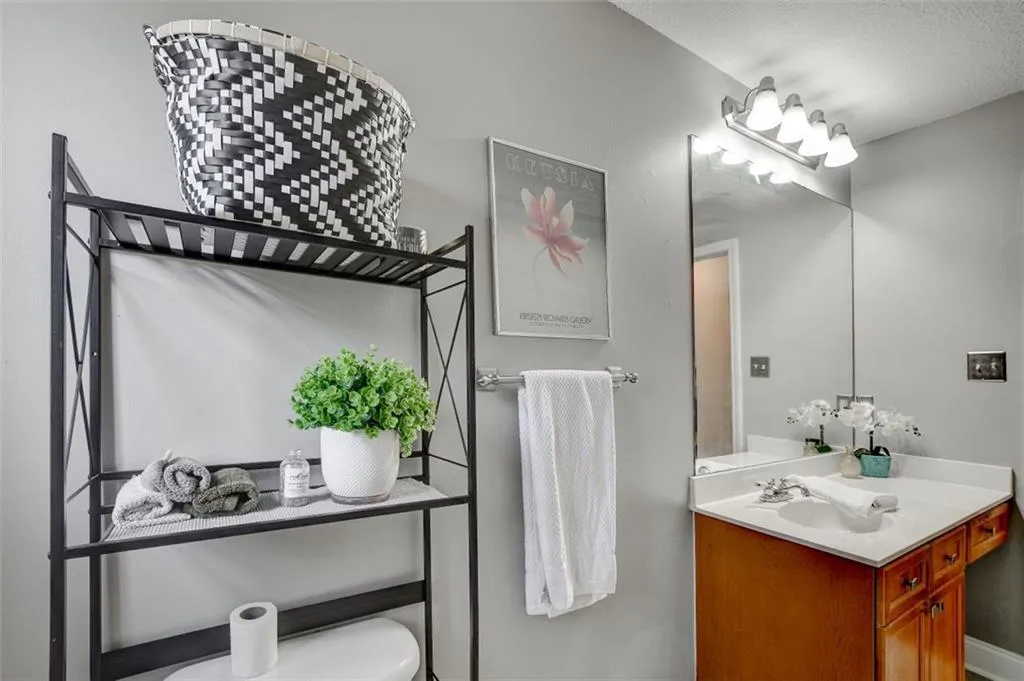 750 Dalrymple Road Unit A2, Atlanta, Georgia 30328, 2 Bedrooms Bedrooms, ,2 BathroomsBathrooms,Residential,Sold,750 Dalrymple Road Unit A2,6951055