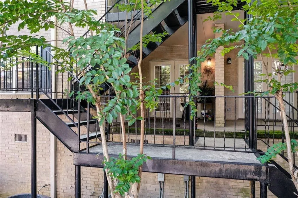 750 Dalrymple Road Unit A2, Atlanta, Georgia 30328, 2 Bedrooms Bedrooms, ,2 BathroomsBathrooms,Residential,Sold,750 Dalrymple Road Unit A2,6951055