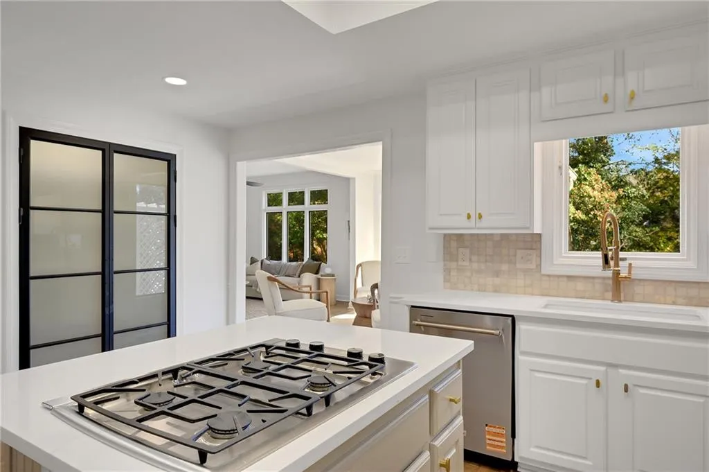 52 Paces West Drive Nw, Atlanta, Georgia 30327, 3 Bedrooms Bedrooms, 0 ,2 BathroomsBathrooms,Residential,For Sale,52 Paces West Drive Nw,7688150