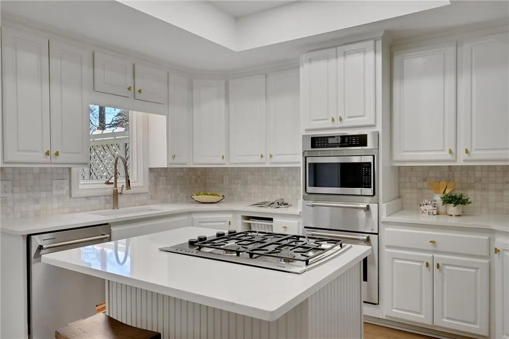 52 Paces West Drive Nw, Atlanta, Georgia 30327, 3 Bedrooms Bedrooms, 0 ,2 BathroomsBathrooms,Residential,For Sale,52 Paces West Drive Nw,7688150