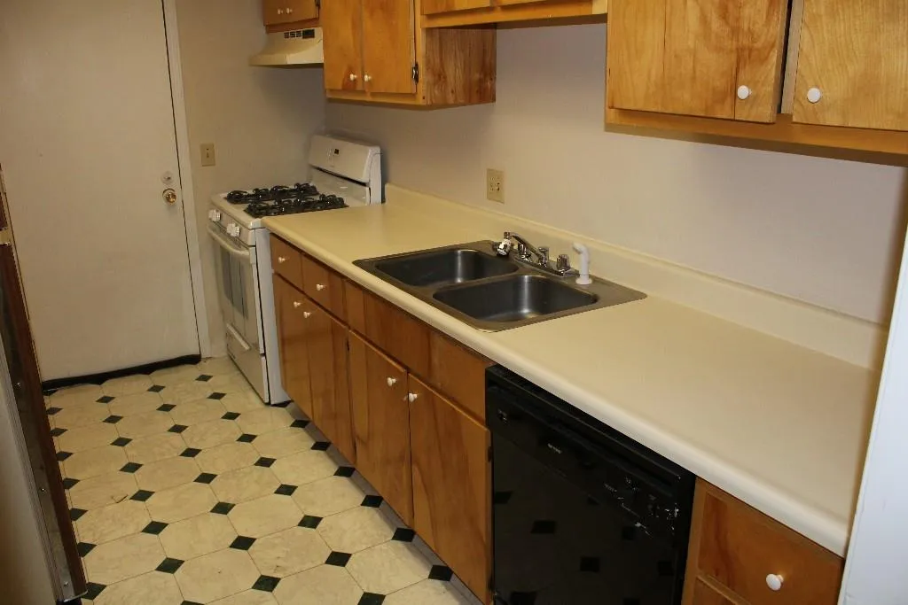 6851 Roswell Road Unit N17, Sandy Springs, Georgia 30328, 3 Bedrooms Bedrooms, ,2 BathroomsBathrooms,Residential,Sold,6851 Roswell Road Unit N17,5570837