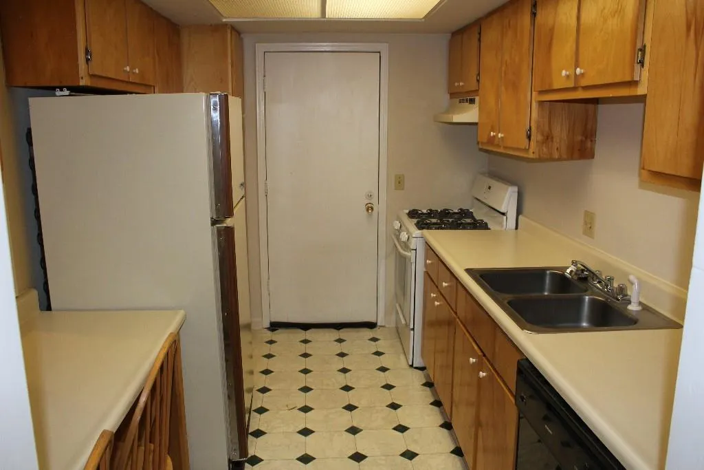 6851 Roswell Road Unit N17, Sandy Springs, Georgia 30328, 3 Bedrooms Bedrooms, ,2 BathroomsBathrooms,Residential,Sold,6851 Roswell Road Unit N17,5570837