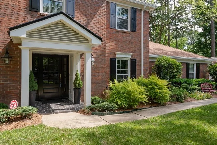 700 Schooner Circle, Sandy Springs, Georgia 30328, 5 Bedrooms Bedrooms, ,2 BathroomsBathrooms,Residential,Sold,700 Schooner Circle,6726680