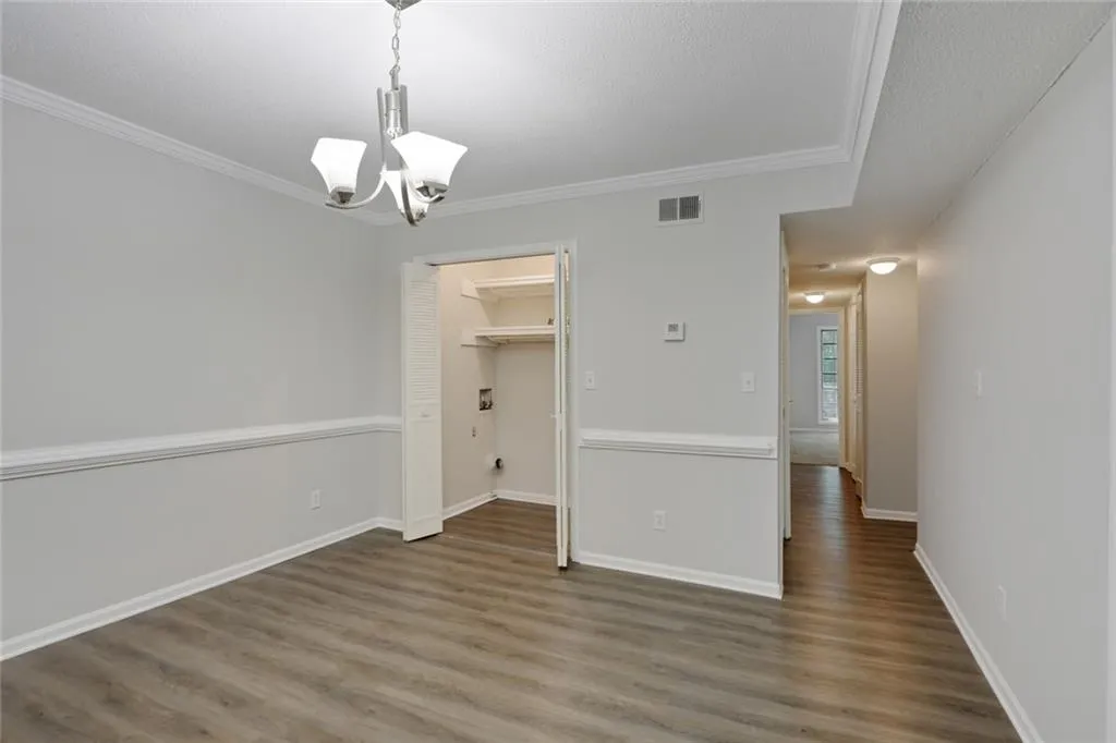 6851 Roswell Road Ne Unit Q9, Sandy Springs, Georgia 30328, 3 Bedrooms Bedrooms, ,2 BathroomsBathrooms,Residential,Sold,6851 Roswell Road Ne Unit Q9,6789912