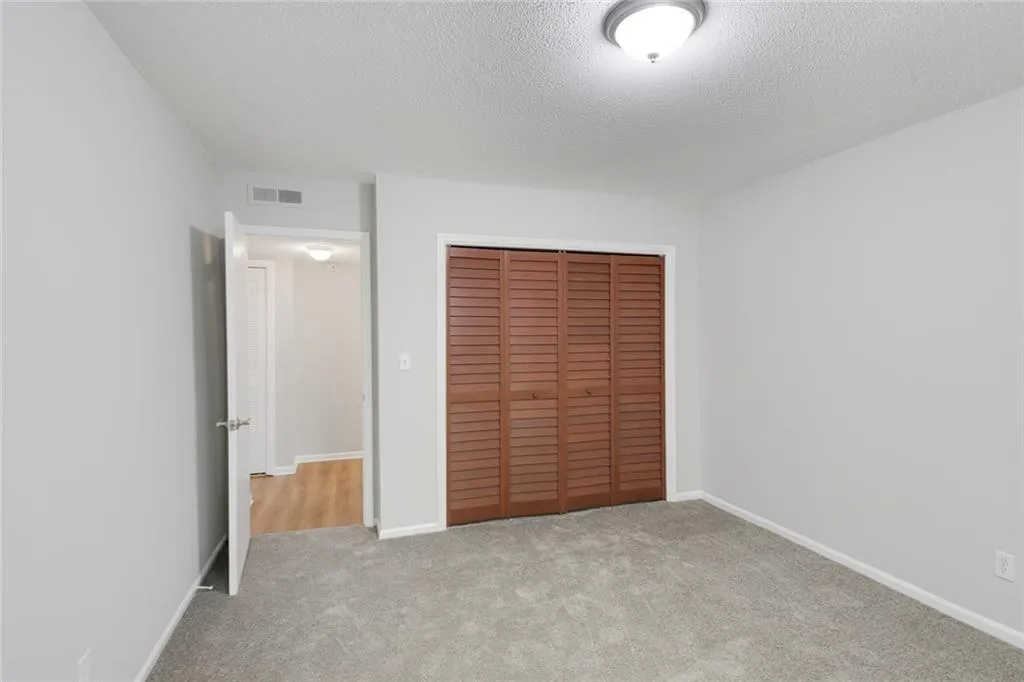 6851 Roswell Road Ne Unit Q9, Sandy Springs, Georgia 30328, 3 Bedrooms Bedrooms, ,2 BathroomsBathrooms,Residential,Sold,6851 Roswell Road Ne Unit Q9,6789912